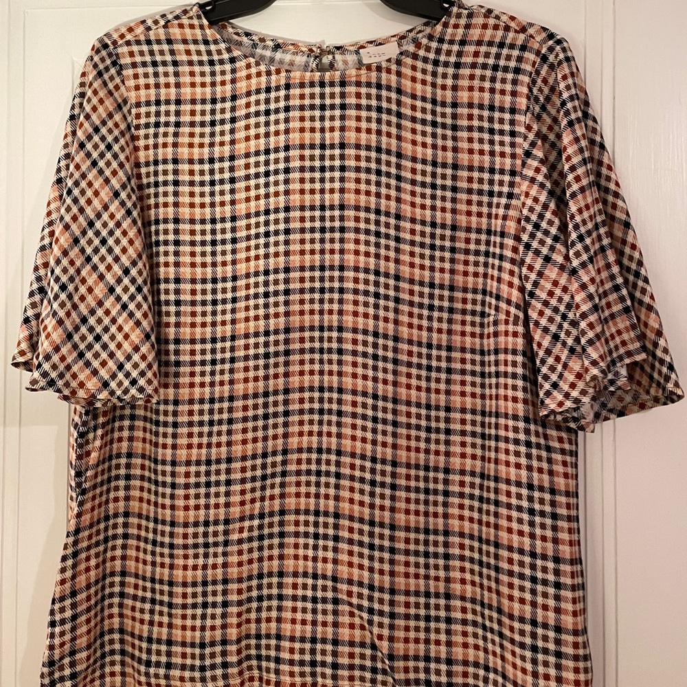 Plaid flowy top with sleeves